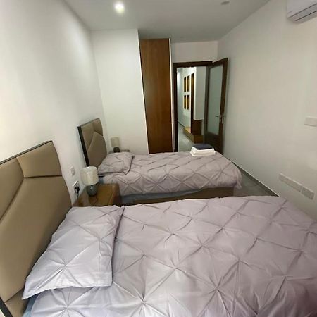 Gzira Two-Bedroom Apartment ภายนอก รูปภาพ