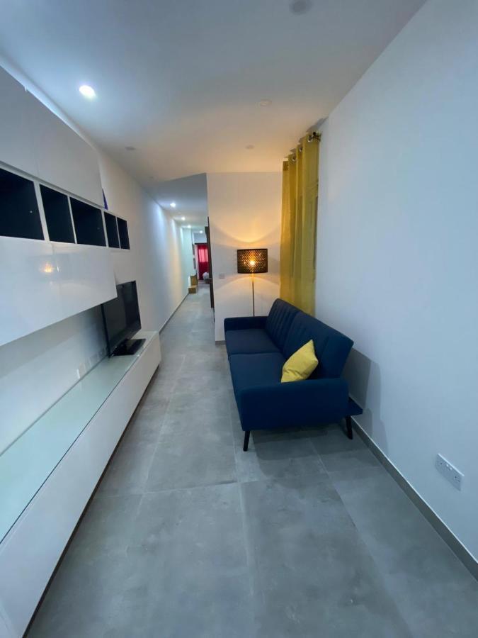 Gzira Two-Bedroom Apartment ภายนอก รูปภาพ