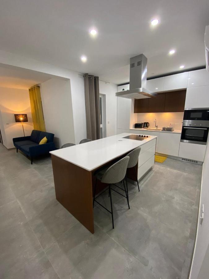 Gzira Two-Bedroom Apartment ภายนอก รูปภาพ