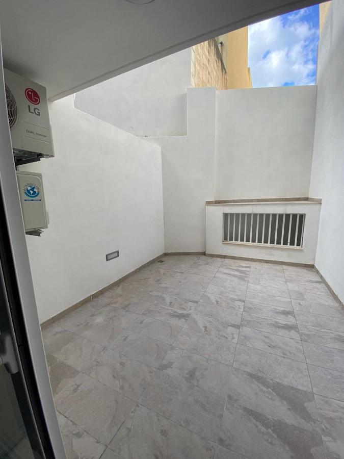 Gzira Two-Bedroom Apartment ภายนอก รูปภาพ