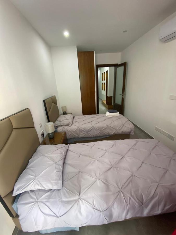 Gzira Two-Bedroom Apartment ภายนอก รูปภาพ